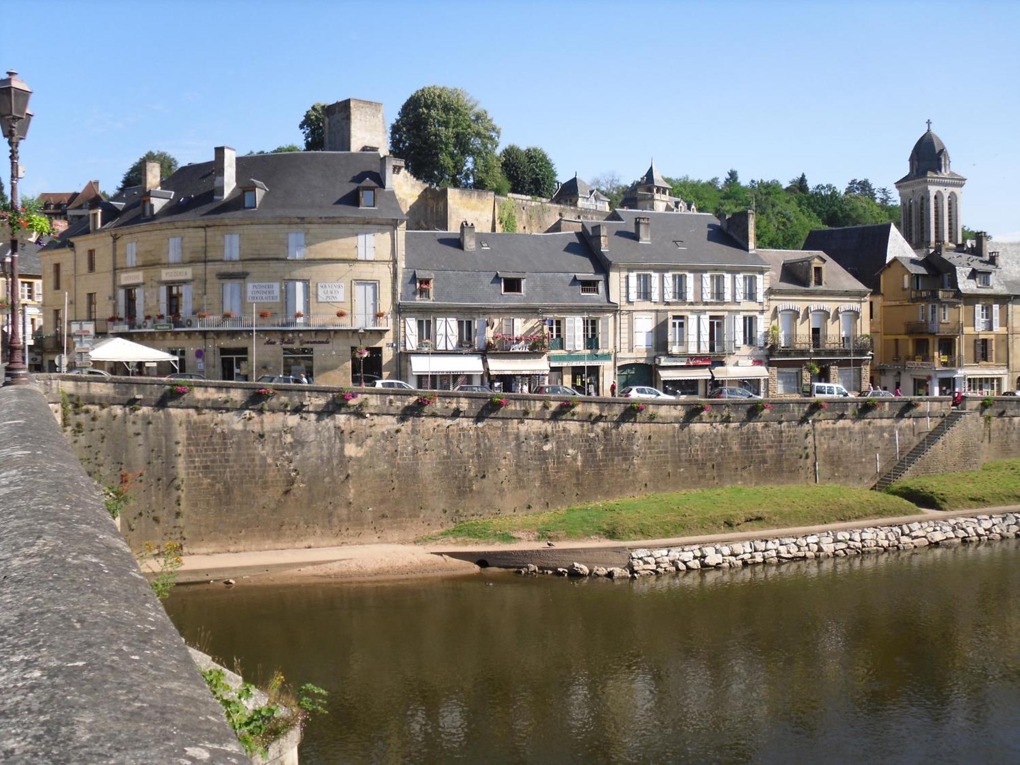 Hotel Le P'Tit Monde Montignac-Lascaux Exteriör bild